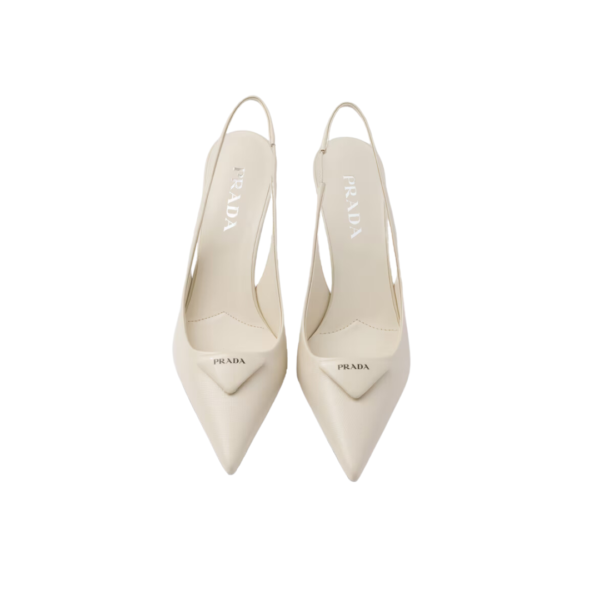 Pumps slingback em couro Saffiano envernizado - Image 2