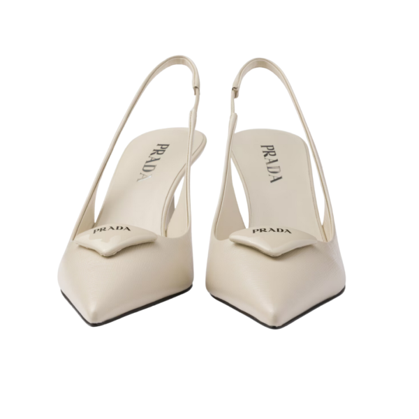 Pumps slingback em couro Saffiano envernizado - Image 4